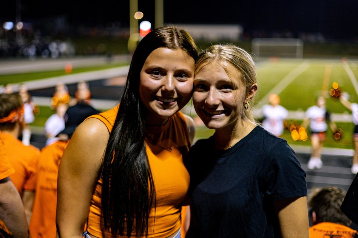 Platte County Students Senior Lexie Meinke and Rylee Pickett posing for a photo 