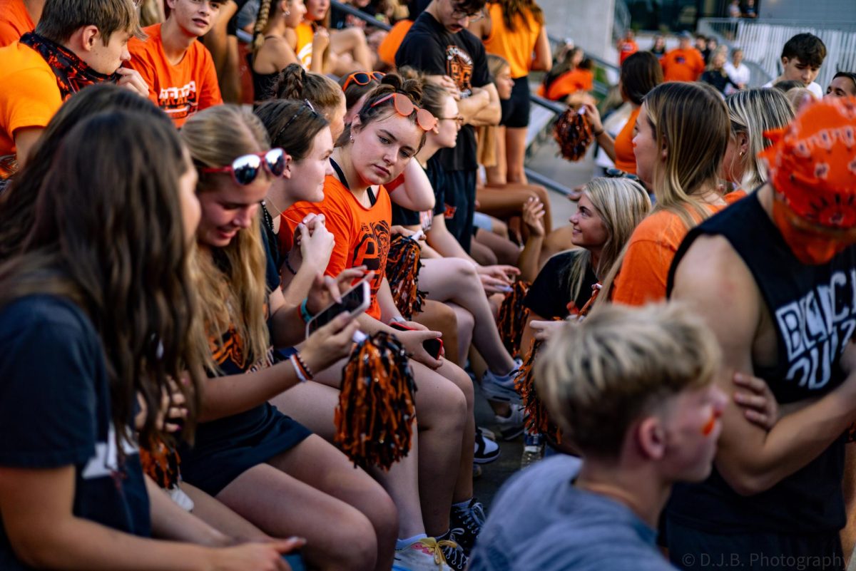 Platte County Students cheering on their team 