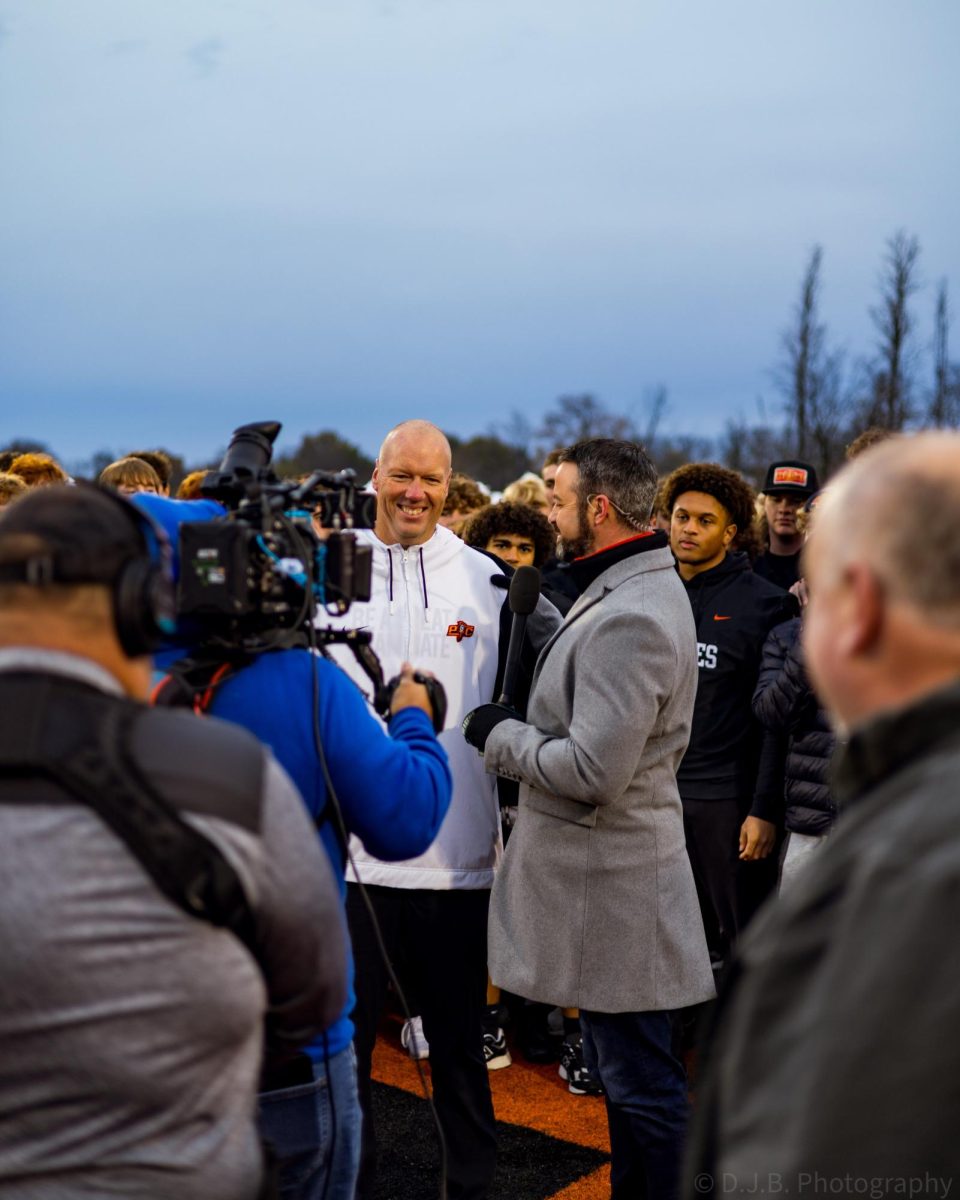 KSHB 41's anchor, Taylor Hemness, Interveiws Bill Utz, head football coach live on the Today show on Friday, Nov.8 